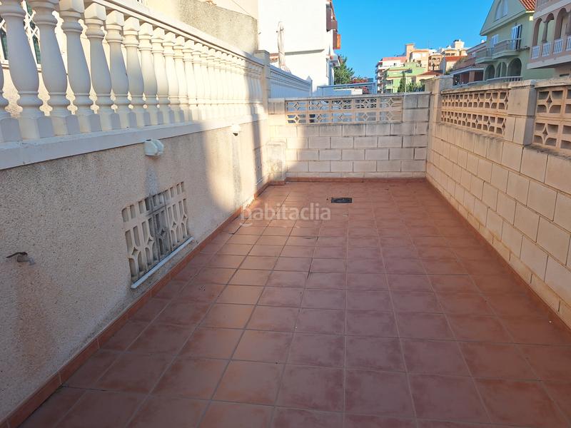 Foto 2d0c8afe-5cec-4686-93c1-e1015c86764b. Casa aparellada amb aparcament a Les Palmeres Sueca