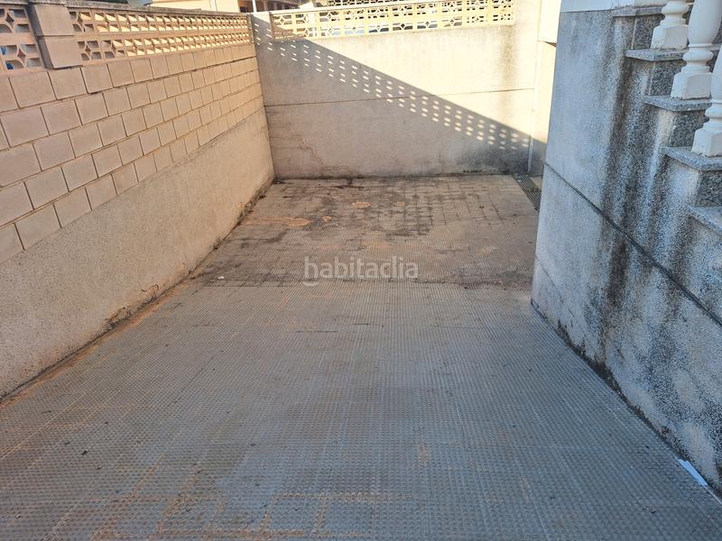 Foto 88c9a6b7-d0e7-4edf-9f58-3b5d9aa25d63. Casa aparellada amb aparcament a Les Palmeres Sueca