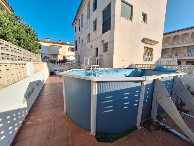 Foto b9766da4-c9cc-4739-ba43-568d578fbea6. Casa aparellada amb aparcament a Les Palmeres Sueca