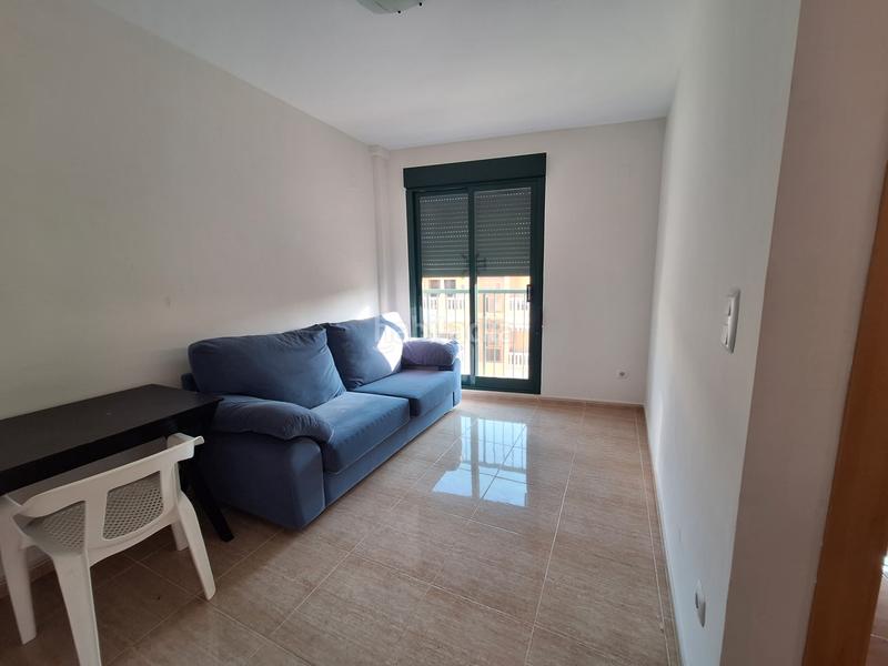 Foto d5bad589-2c18-4a6b-821b-e6c50e57fbe5. Casa aparellada amb aparcament a Les Palmeres Sueca