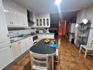 Maison à Sueca. Casa con ascensor