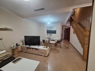 Casa adossada a Sueca. Adosado para entrar a vivir