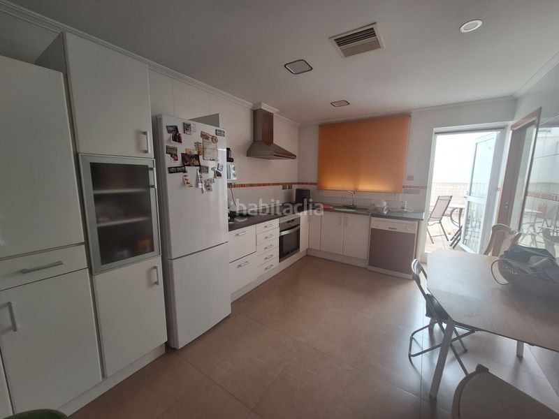 Foto f51ab2da-f196-4f33-8e48-3541cdfc9ddb. Casa adossada amb aparcament a Sueca Sueca