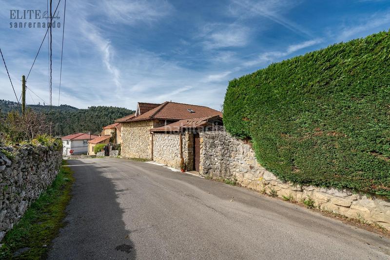 Foto c6281456-4957-4a84-8419-850bd5eb4636. Haus mit parking in Ribamontán al Monte
