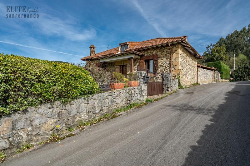 Foto e23c3ee0-de84-41a0-ad34-299b51f63d25. Haus mit parking in Ribamontán al Monte