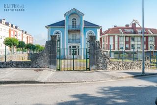 Casa  Lepanto. La casa azul de astillero