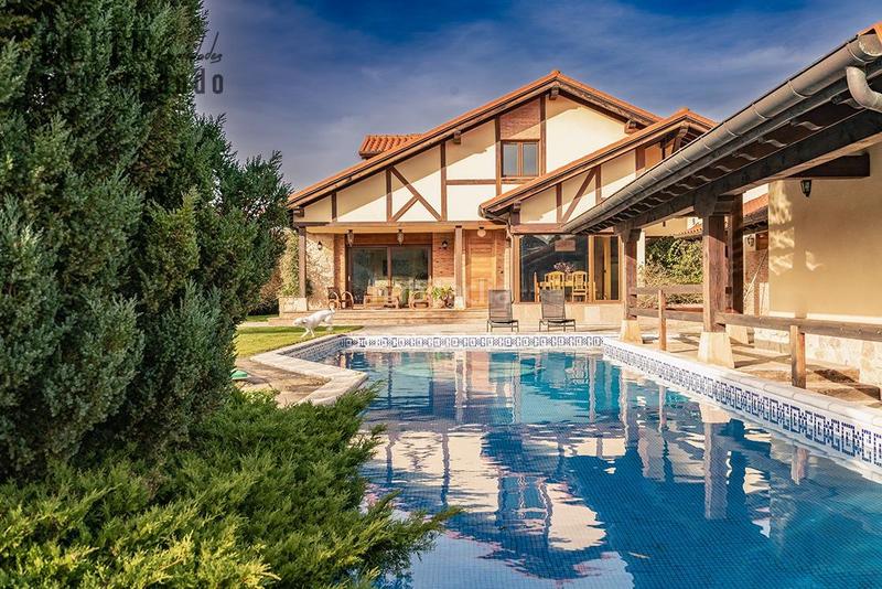 Foto 3fba4ba3-b471-40f0-8c1b-46205b34bd9d. Chalet avec chauffage parking piscine dans Santillana del Mar