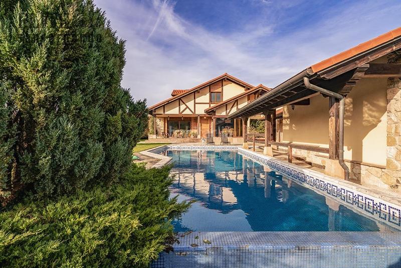 Foto 66802af2-bdf9-4b6c-af5a-b433b6c4d4a4. Chalet avec chauffage parking piscine dans Santillana del Mar