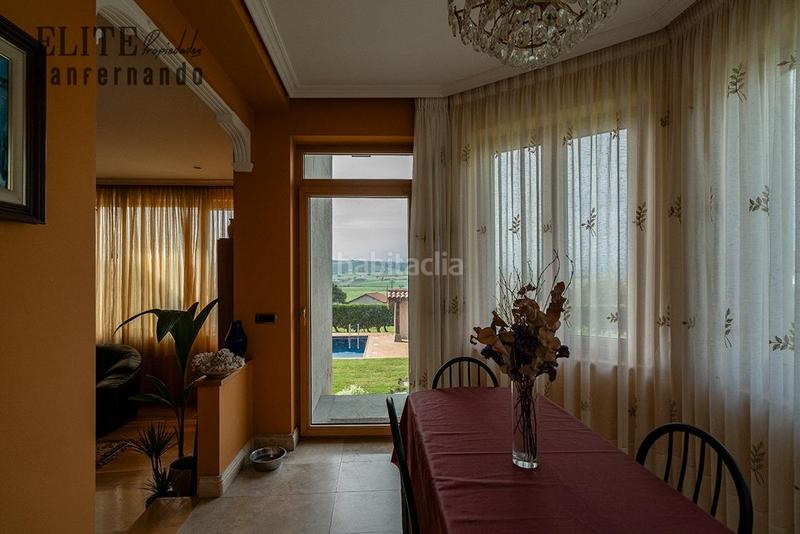 Foto 5d0ae553-2318-4912-a79c-cdc94640f6b1. Casa con riscaldamento parcheggio piscina in Langre Ribamontán al Mar