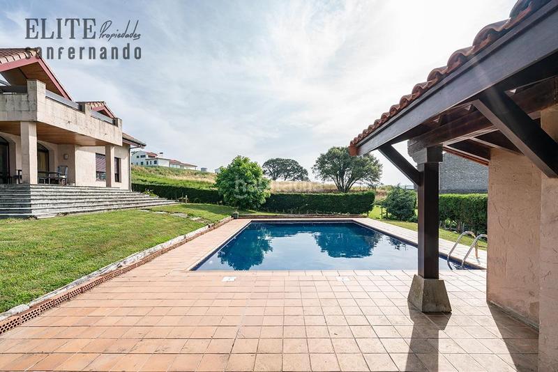 Foto b3534010-a22c-4203-ba65-c81404866c8d. Casa con riscaldamento parcheggio piscina in Langre Ribamontán al Mar