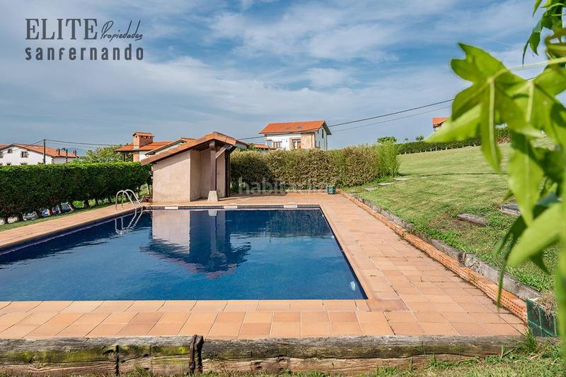 Foto bd105b78-fcee-47d8-8db0-70a3682921f1. Casa con riscaldamento parcheggio piscina in Langre Ribamontán al Mar