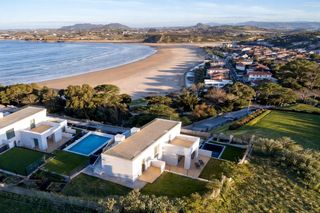 Casa  Calle acacio gutierrez. Arquitectura, mar y privacidad  villa de obra nueva en un enclav
