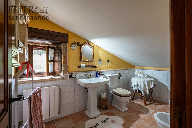 Foto c197d6aa-e423-467b-9c04-2617f09a9539. Casa amb aparcament a Santa María de Cayón