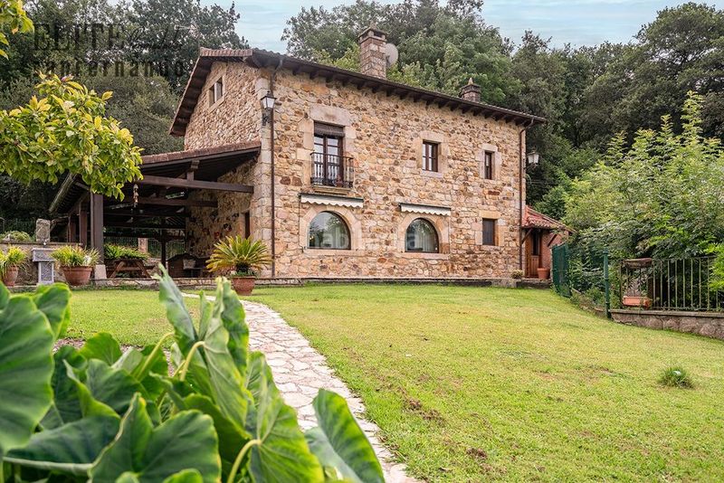 Foto dc7c4d0e-ebfb-4277-84e6-da8aa62cefb1. Casa amb aparcament a Santa María de Cayón