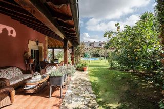 Chalet  Avenida fernandez vallejo. Una forma de vivir con espacio y calma  chalet con jardín y pisc