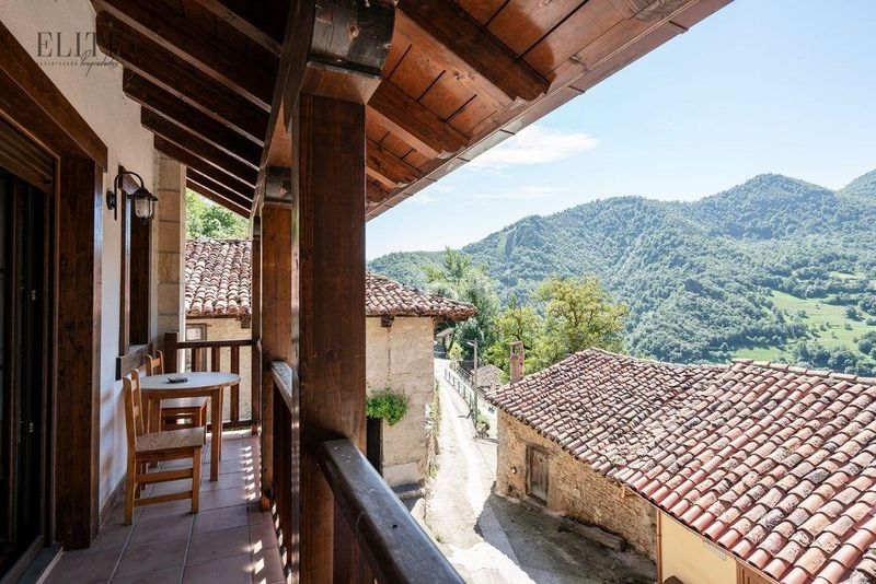 Foto 0d16e932-5984-46e8-92d6-f62a04c6f54b. Casa amb calefacció a Vega de Liébana