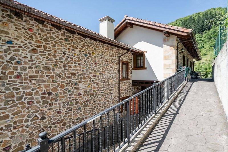 Foto 3bcc2eb8-00fd-45dd-b0e7-8dd395841c4a. Casa amb calefacció a Vega de Liébana