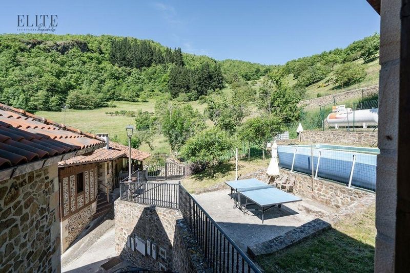 Foto 4d4b99bc-f7c6-41f2-9971-e606746feb0e. Casa amb calefacció a Vega de Liébana