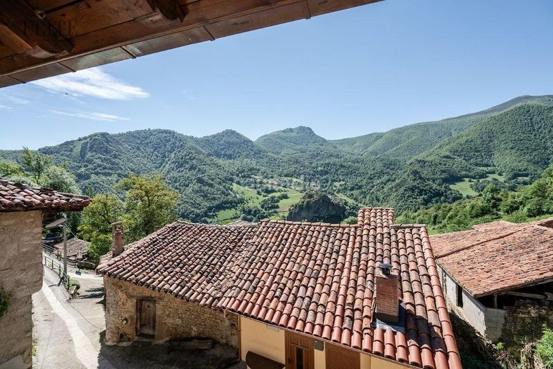 Foto 556d316d-ee7e-4d2a-b8ec-7e61a0089058. Casa amb calefacció a Vega de Liébana