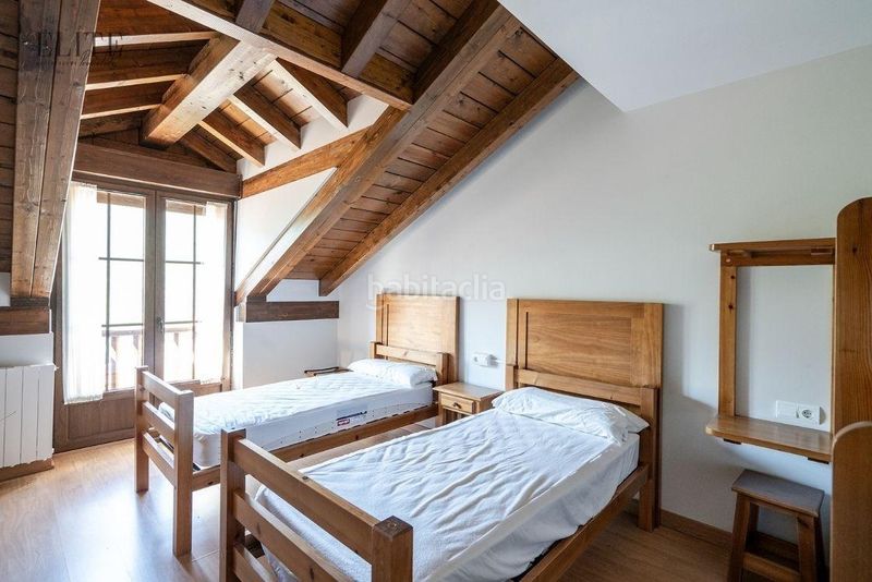Foto baf576f4-fd08-49e4-8e50-9bb10cb43cc0. Casa amb calefacció a Vega de Liébana
