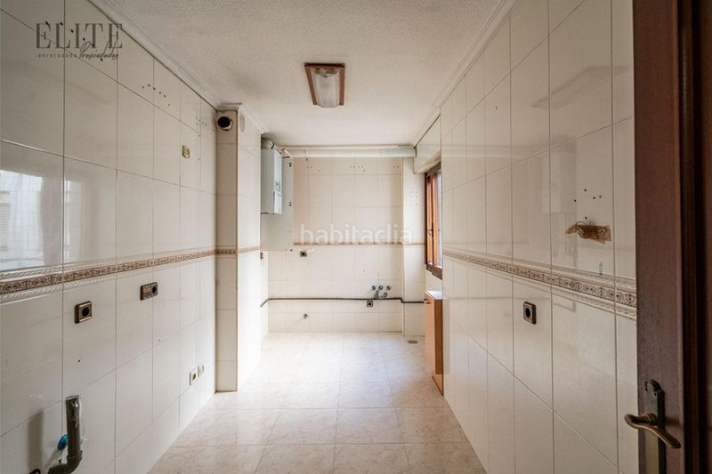 Foto f40a1853-3589-47c3-a828-120bba4eda1c. Pis amb aparcament a Cuatro Caminos Santander