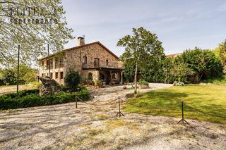 Xalet  Barrio villaverde-trapa. Arquitectura, luz y carácter villa singular de 649 m2 en villave