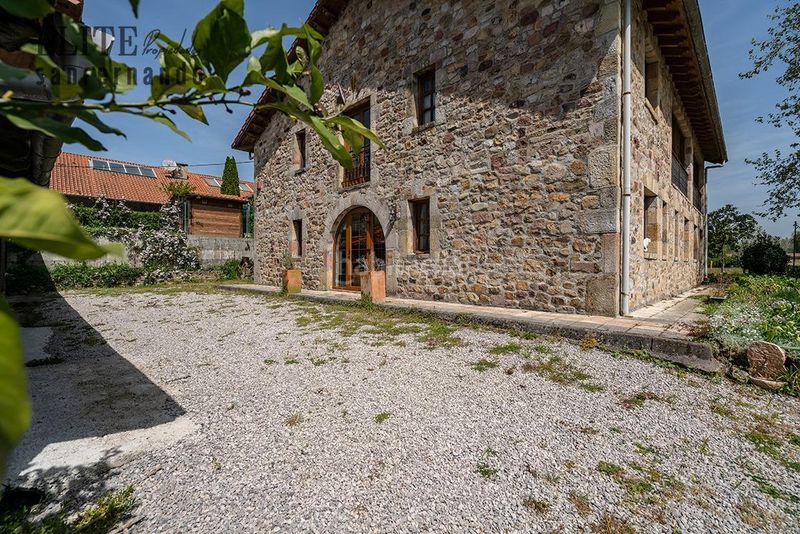 Foto 8e42e29b-96ee-4e5d-b970-71205579583d. Xalet amb aparcament a Ribamontán al Monte