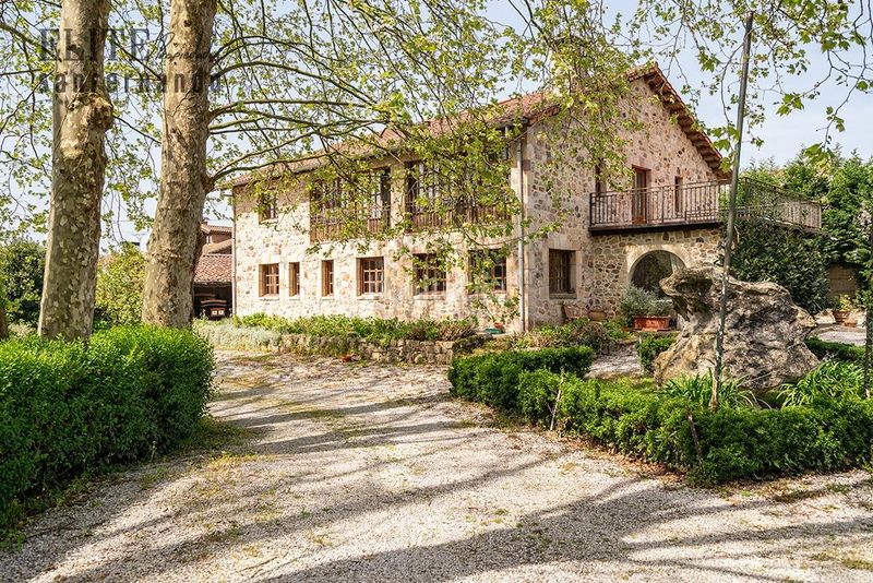 Foto ccbdc8c9-ba2a-425f-b220-748d900507e0. Xalet amb aparcament a Ribamontán al Monte