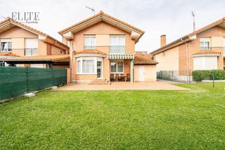 Xalet  Urbanizacion la gruta. Un hogar donde la vida se disfruta sin prisas