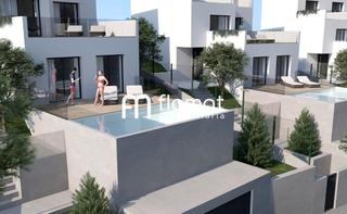 Chalet in Carrer tulipa 139. Chalet de obra nueva en cunit