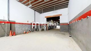 Locale commerciale  De l'assalt. Gran local comercial en el centro de tarragona  300 m con múltip