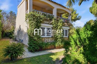 Maison à Carrer del corral de sauner 17. Exclusiva villa independiente en salou  lujo, privacidad y esenc