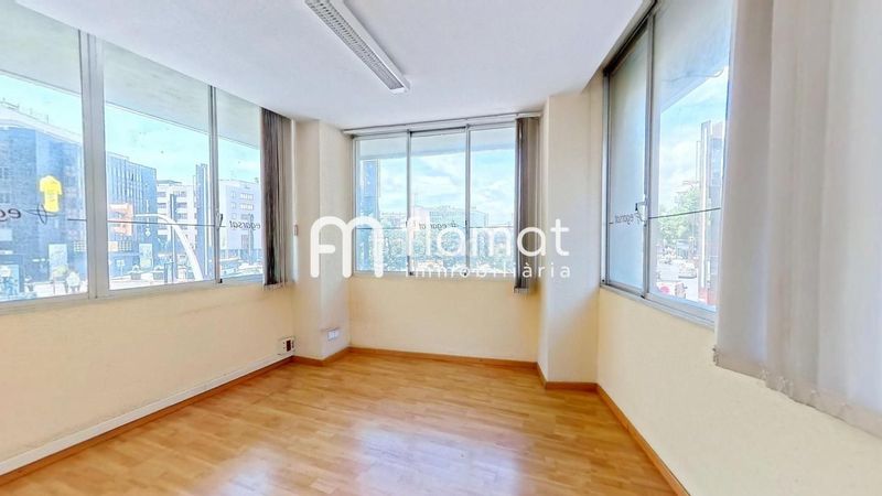 Foto 33982e12-b948-469d-bb56-e73838fde693. Oficina a rambla nova 127 a Nou Eixample Nord Tarragona