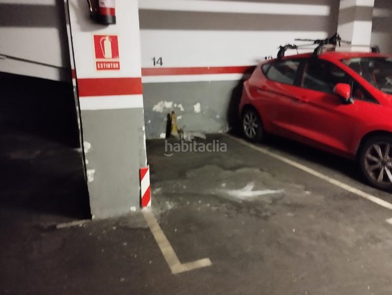 Foto df3f6d29-bffd-477b-975c-b9ea5f7230ac. Aparcament cotxe a L´Antiga Esquerra de l´Eixample Barcelona