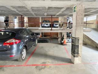 Parking voiture  Carrer de sas. Plaza de parquin en venta