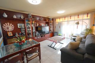 Etagenwohnung in Bon Pastor. Piso en venta 95m2 todo reformado con balón-terraza