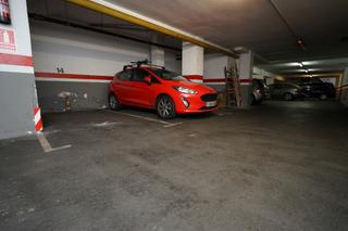 Lloguer Aparcament cotxe a Carrer de valència 109. Plaza de parkin en alquiler 2,15 x 2,61 x 4,15 mts.