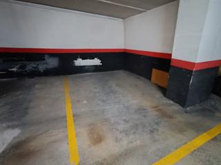 Alquiler Parking coche  Carrer de vèlia 22. Parking alquiler cerca plaza garrigo 2,30 x 4,05