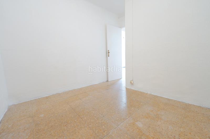 Foto 136c60af-d3ff-4e33-a77a-7bcbc8e7df13. Piso  en venta - en Llefià Badalona