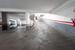 Parking voiture à La Sagrera. Alquiler en venta para coche pequeño