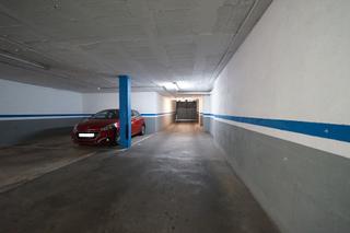 Parking voiture à Carrer de garcilaso 123. Parking en venta coche mediano en la sagrera