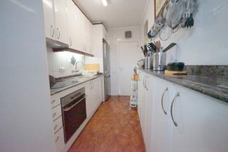 Etagenwohnung in Bon Pastor. Piso en venta con balcón cubierto- muy luminoso