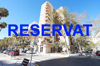 Appartement  Carrer del cardenal tedeschini. Piso en las cuatro torres del congres i els indians