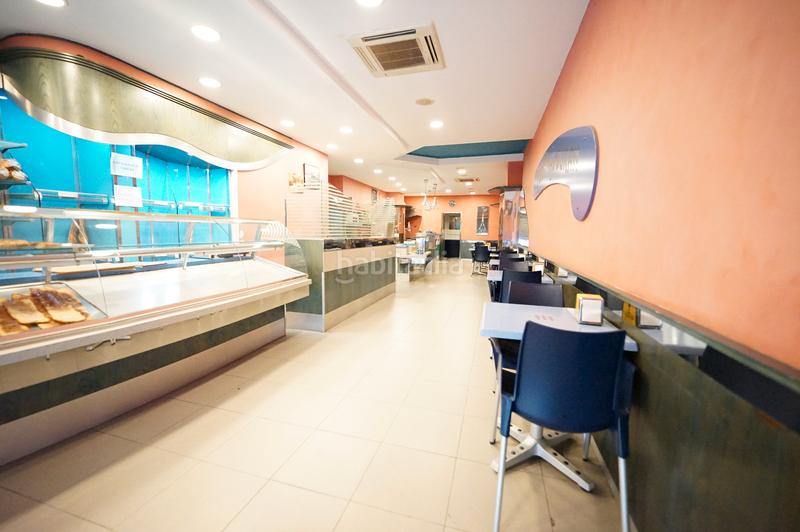 Foto 4d4d9f30-6411-47b5-b54f-0d1bd9fcd629. Traspaso local comercial cafetería en traspaso por jubilación licencia despatx de pa amb obrador en Barcelona