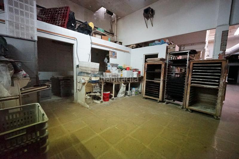 Foto 8656f7d6-8549-4e92-aef9-ae7538737673. Traspaso local comercial cafetería en traspaso por jubilación licencia despatx de pa amb obrador en Barcelona