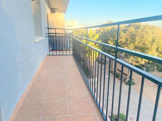 Pis a Bon Pastor. Vivienda en venta con balcón amplio y ascensor en finca