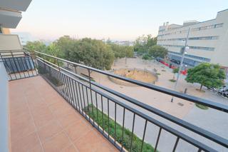 Pis a Bon Pastor. Vivienda en venta con balcón amplio y ascensor en finca