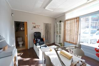 Traspàs Local Comercial a Carrer de felip bertran i güell 9. Traspaso negocio (peluquería y estética)