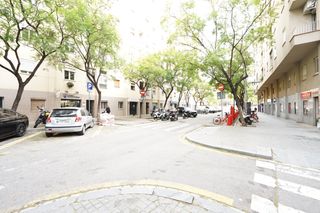 Traspàs Local Comercial a Carrer del cardenal tedeschini 15. Traspaso de negocio tienda de venta de ropa