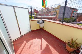 Penthouse  Carrer de claramunt. Ático en venta con terraza privativa
